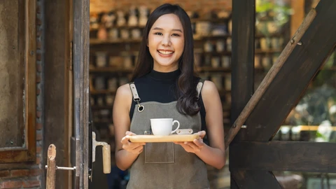 Nên chọn mô hình phục vụ tại quầy hay tại bàn khi kinh doanh quán cà phê?